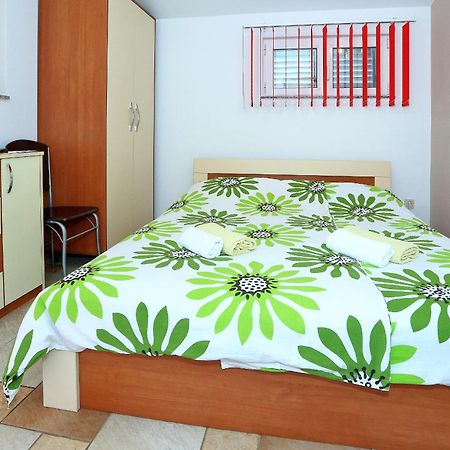 Apartments Melita ビビニェ 部屋 写真