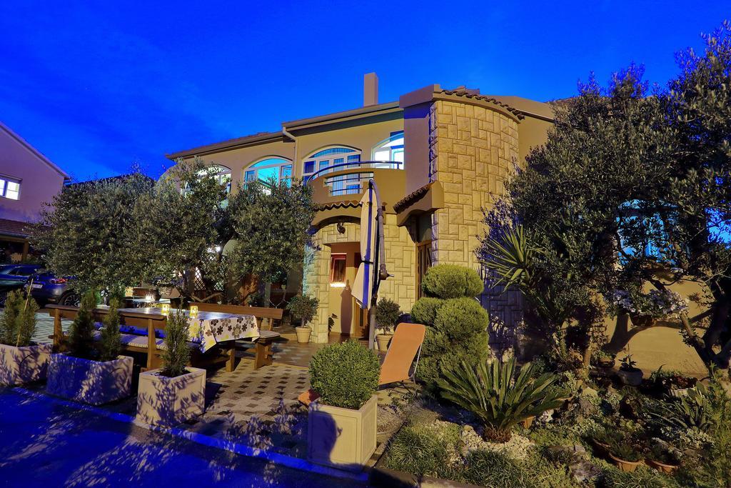 Apartments Melita ビビニェ 部屋 写真