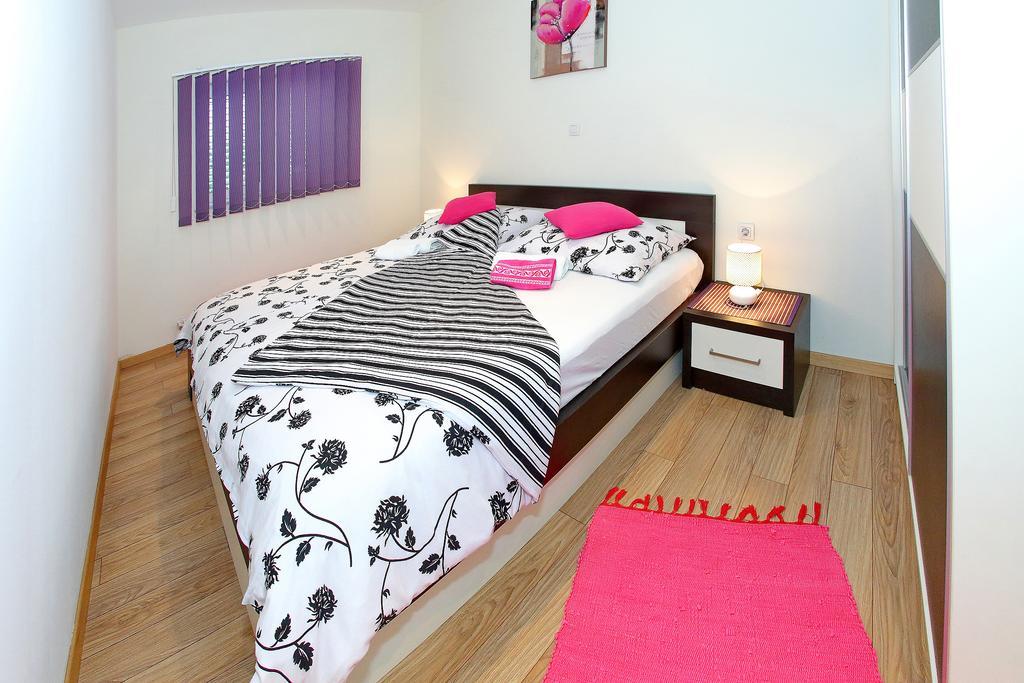 Apartments Melita ビビニェ 部屋 写真