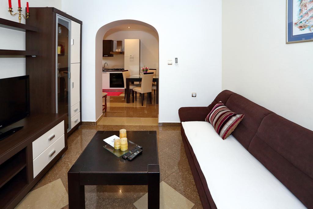 Apartments Melita ビビニェ 部屋 写真