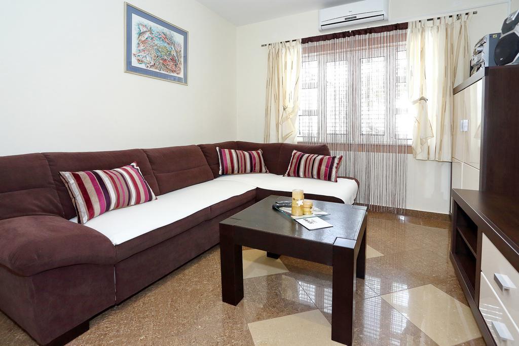 Apartments Melita ビビニェ 部屋 写真