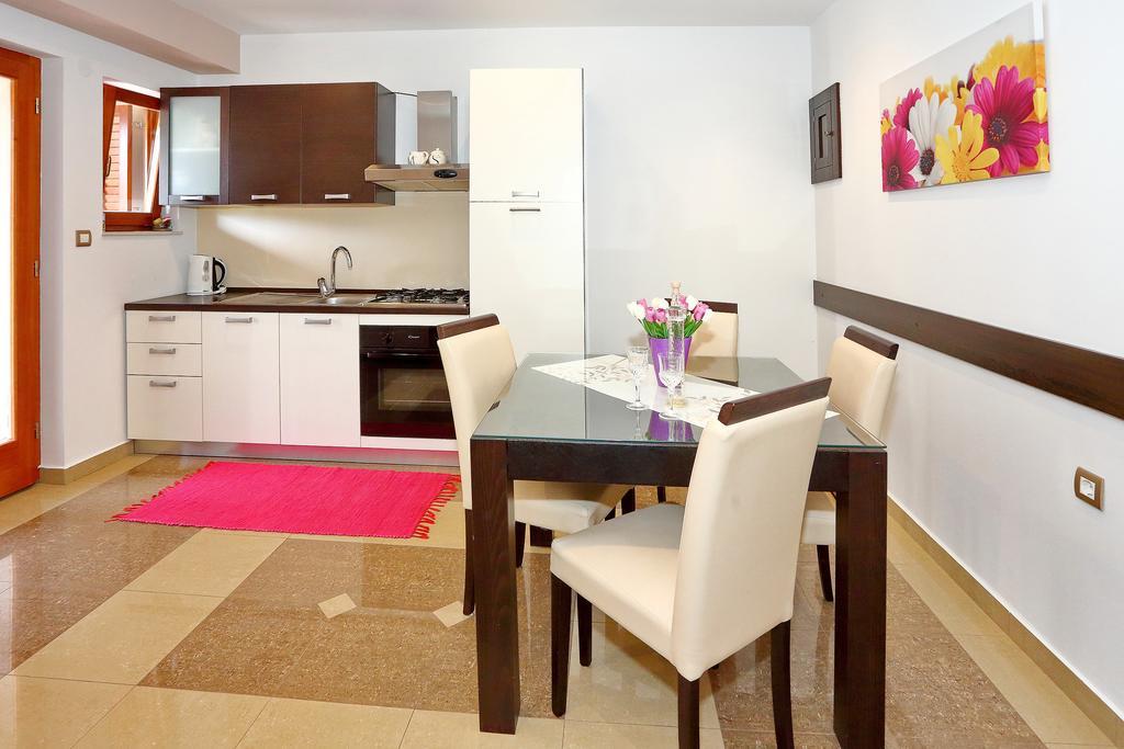 Apartments Melita ビビニェ 部屋 写真