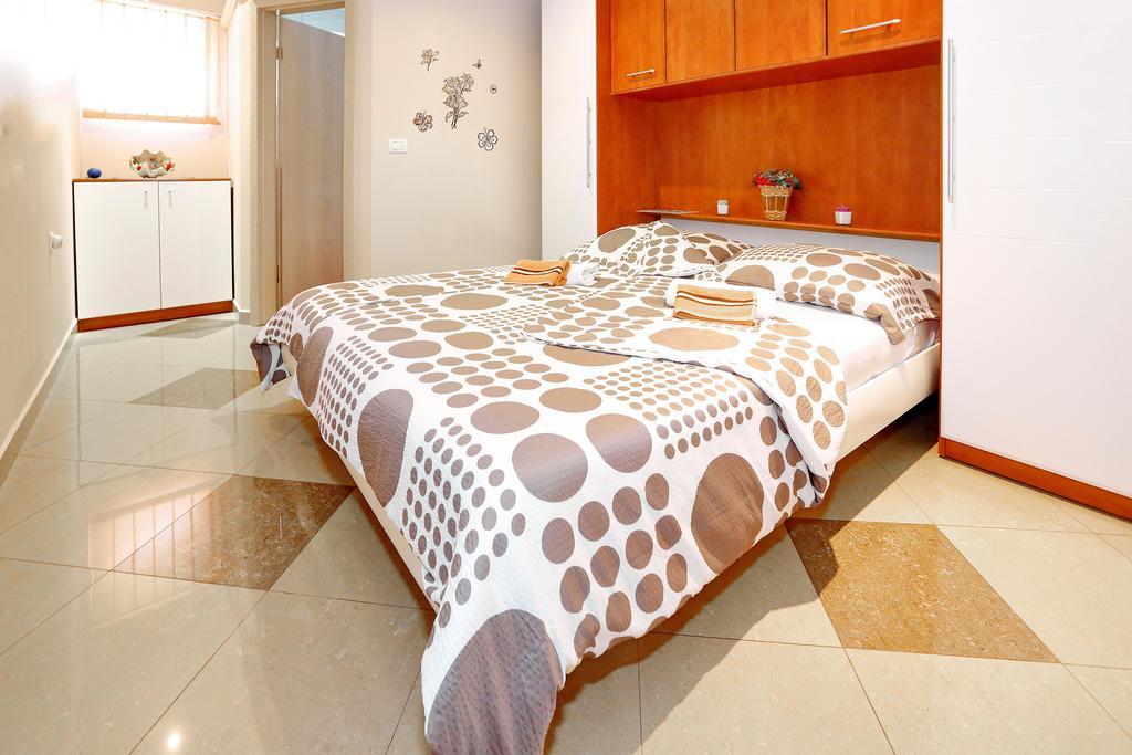 Apartments Melita ビビニェ 部屋 写真