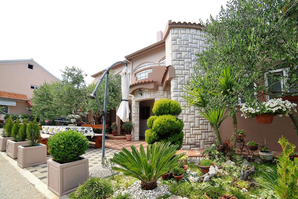 Apartments Melita ビビニェ 部屋 写真