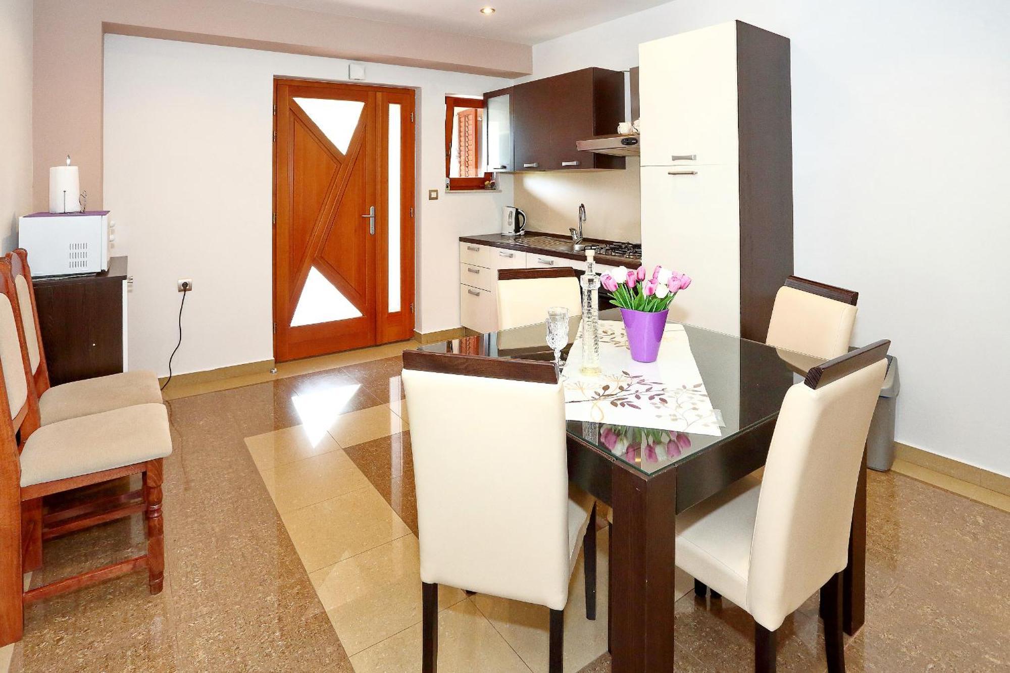 Apartments Melita ビビニェ 部屋 写真